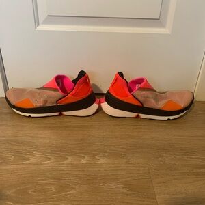 Nike Go Flyease Bright Crimson/Black Unisex Sneaker (Men’s 10.5/Womens 12)